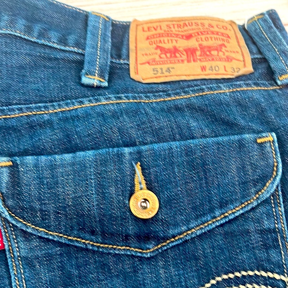 Levis 514 W40xL32 Back Flap pockets Blue in color lightly faded.
